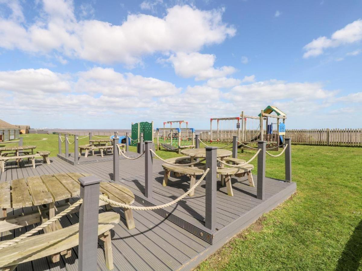 Corton Retreats At Waterside Park Villa Exterior photo