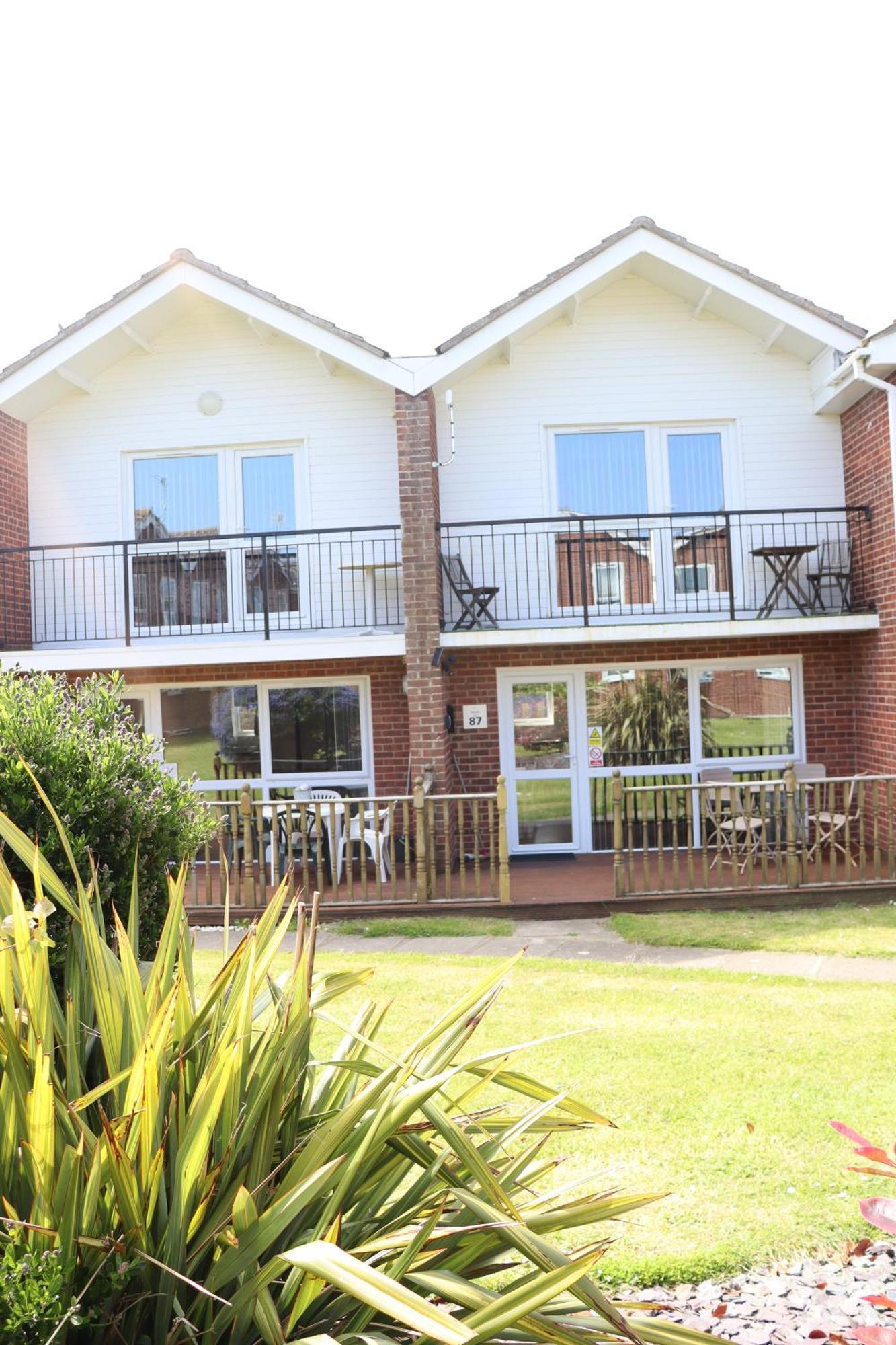 Corton Retreats At Waterside Park Villa Exterior photo